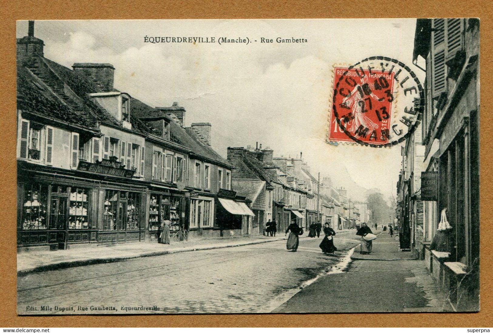 EQUEURDREVILLE  (50) : " RUE GAMBETTA "