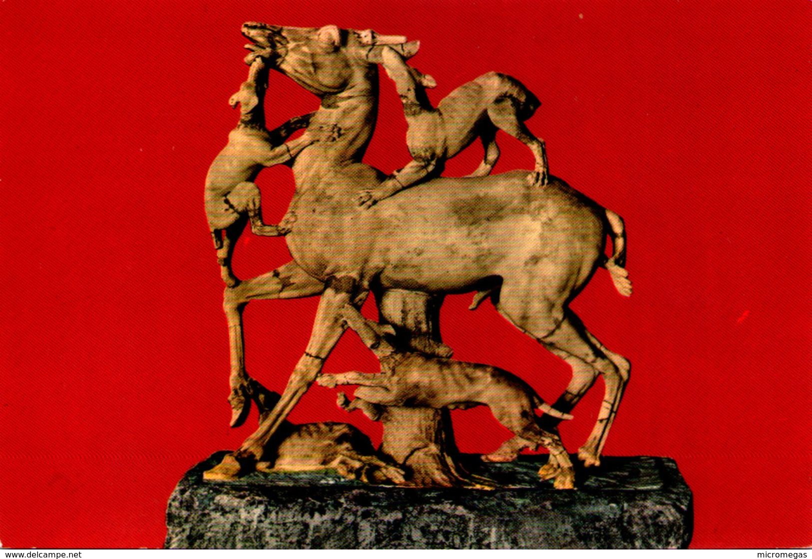 ERCOLANO - Cervo assalito