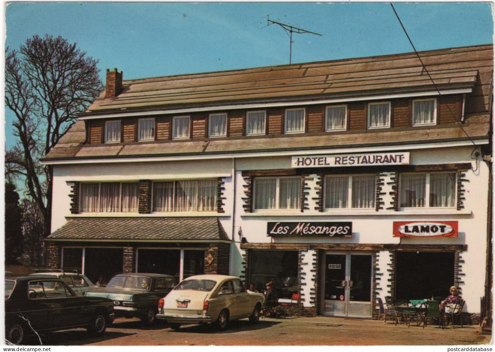 Erezée - Les Mesanges - & hotel, old cars