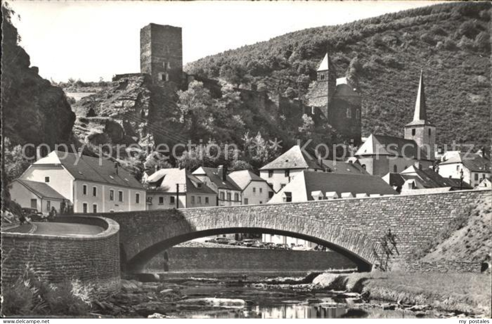Esch-sur-Sure Le pont ruines du Chateau