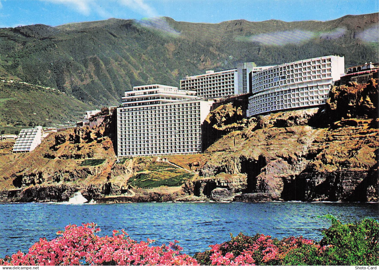 ESPAGNE PUERTO DE LA CRUZ MODERNAS INSTALACIONES HOTELERAS EN LA COSTA