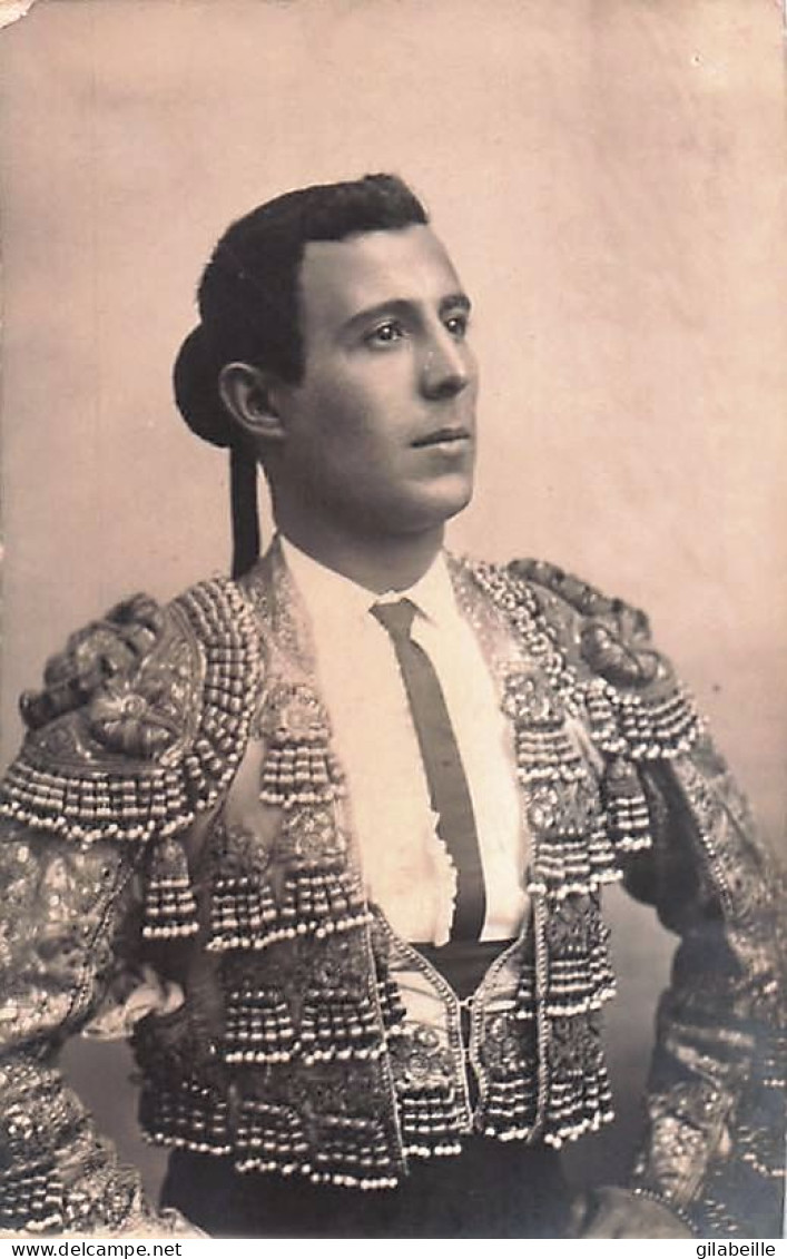 Espana - corrida - toreador torero  a identifier - corrida de toros - torero para identificar