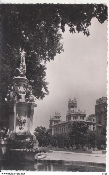 Madrid - Fuente de las Cuatro Estaciones y Palacio de Comunicaciones