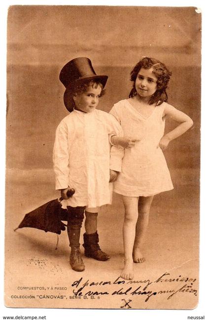 tarjeta postal de circulada con pareja de niños compuestos y a paseo.