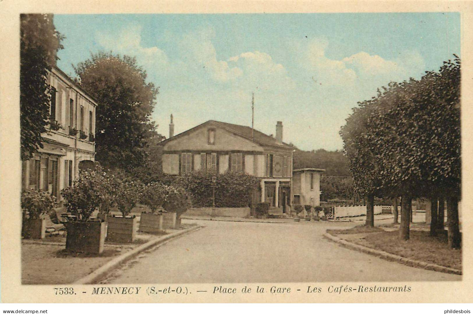ESSONNE  MENNECY  place de la gare Les cafés et restaurants