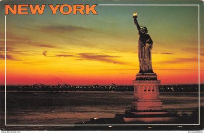 ETATS UNIS NEW YORK STATUE DE LA LIBERTE