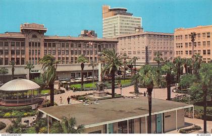 B353 US Hemming Park Jacksonville Florida Universal Marion Building postcard