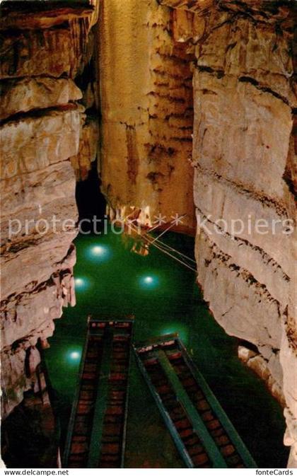 Mammoth Cave Crystal Lake in Mammoth Cafe National Park