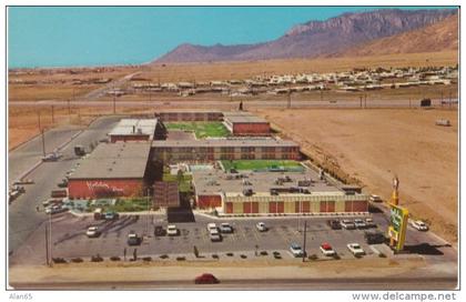 Route 66, Albuquerque NM New Mexico, Holiday Inn Motel, Lodging, 1960s Vintage Postcard