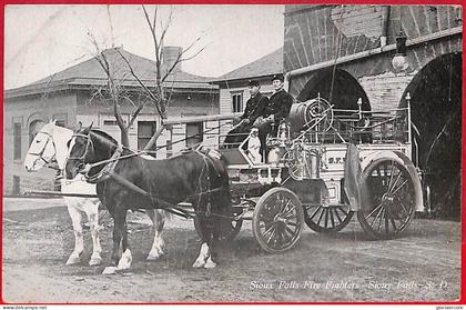 ak8413 - USA - VINTAGE POSTCARD - South Dakota SIOUX FALLS  Firefighters