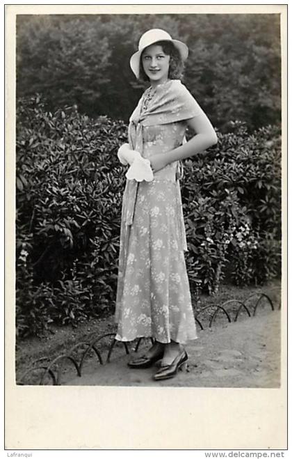 pays div - estonie  - ref G363- estonie - esthonie - miss estonie  -carte bon etat -