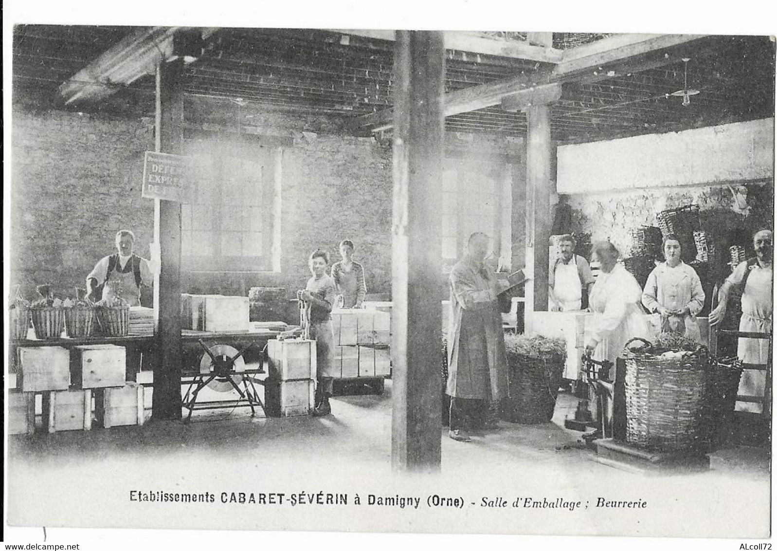 Etablissement Cabaret - Sévérin à DAMIGNY: Salle d'emballage - Beurrerie