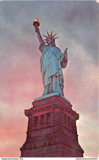 US28 postcard USA NY Liberty statue Ellis island New York harbor