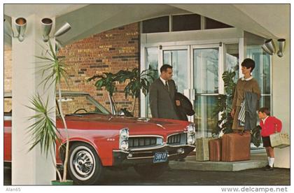 Boise Idaho, Holiday Inn Hotel, Auto, Couple with Boy Luggage, c1960s Vintage Postcard