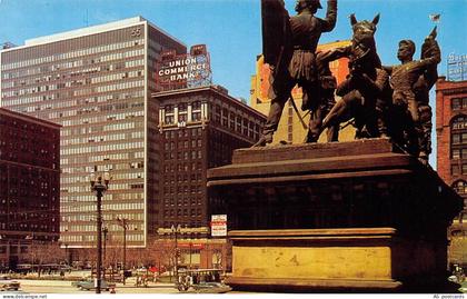 B535 US Ohio Cleveland Cleveland Electric Illuminating Building Statue postcard