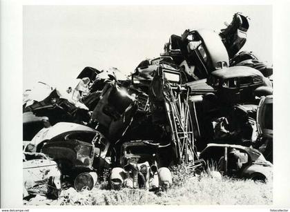 West Palm Beach Pile of junked cars 1954 par Berenice Abbott