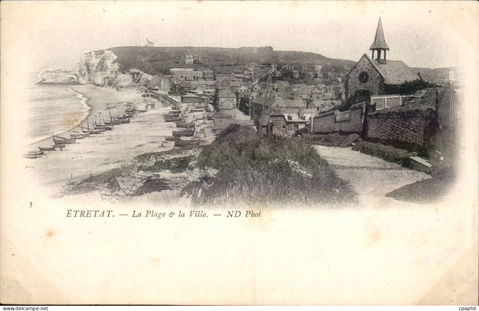 Etretat - La Plage et la Ville - CPA