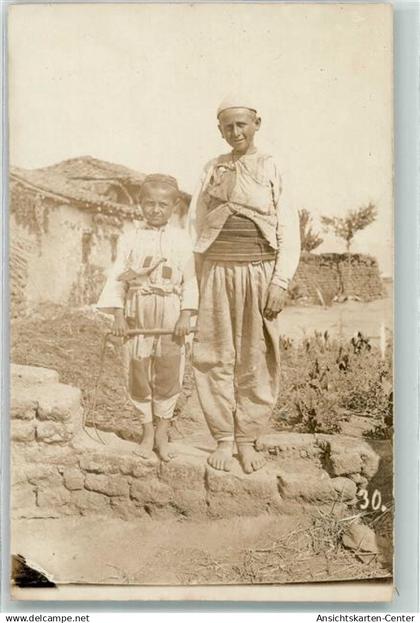 39353215 - Volkstyp Kinder Tracht