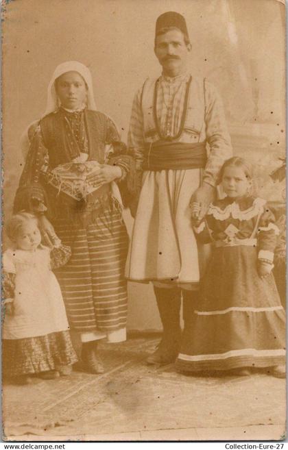 (21/10/25) MACEDOINE DU NORD-CPA CARTE PHOTO COSTUMES TRADITIONNEL DE MACEDOINE - GRECE