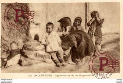 AK Balkan Typen, Zigeunerfamilie bei der Morgenwäsche     Gitano Gypsy GITANOCOLECCION