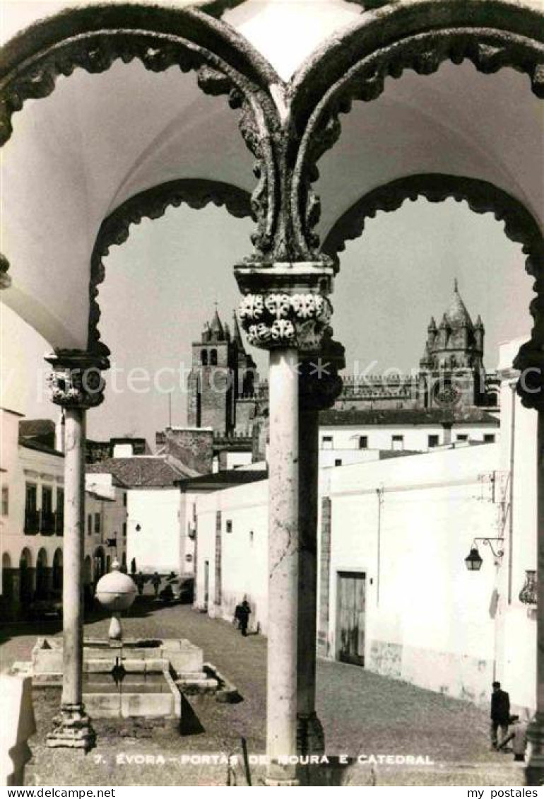 Evora Portas de Moura e Catedral