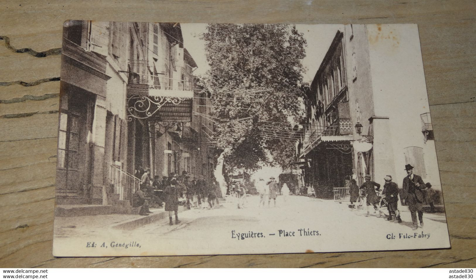 EYGUIERES : place Thiers ............ 800-8145