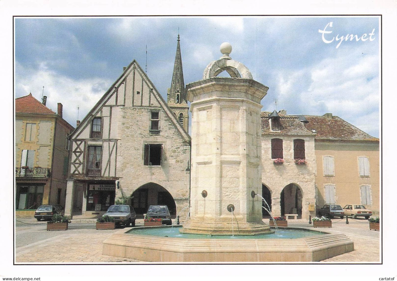 EYMET . La place centrale