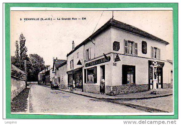 EZANVILLE -- La Grande rue