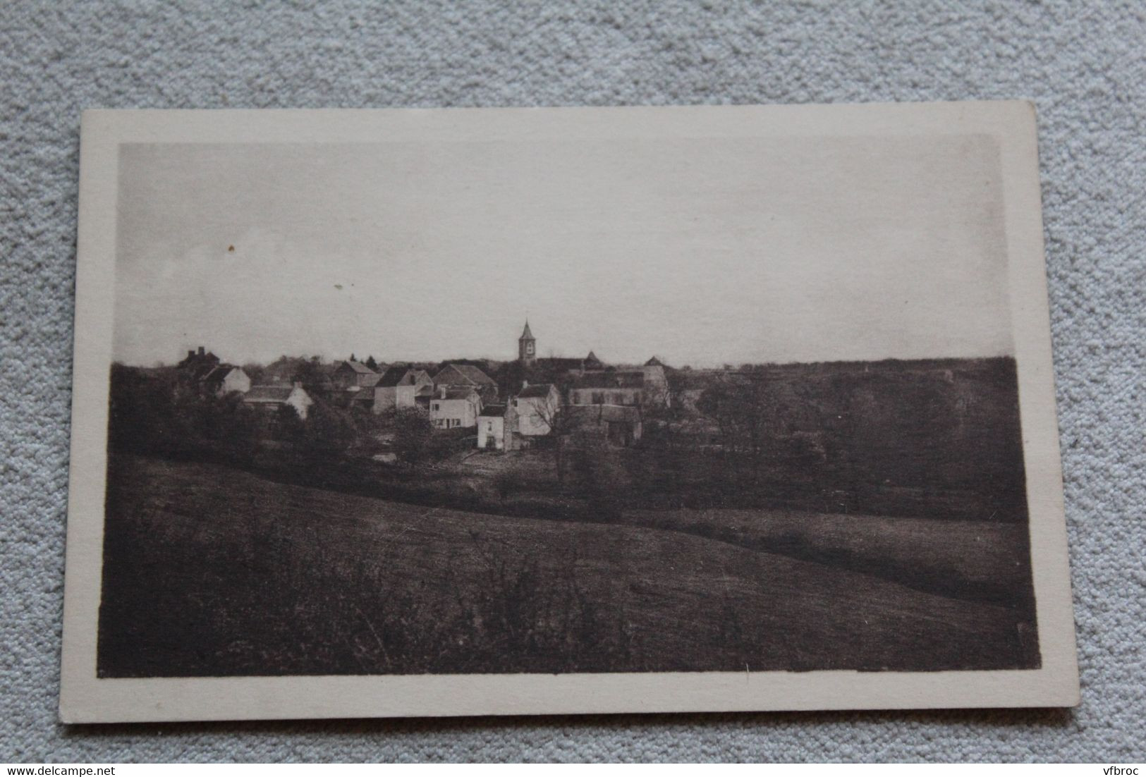F61, Pierre Perthuis, vue générale de la route de Bazoches, Yonne 89