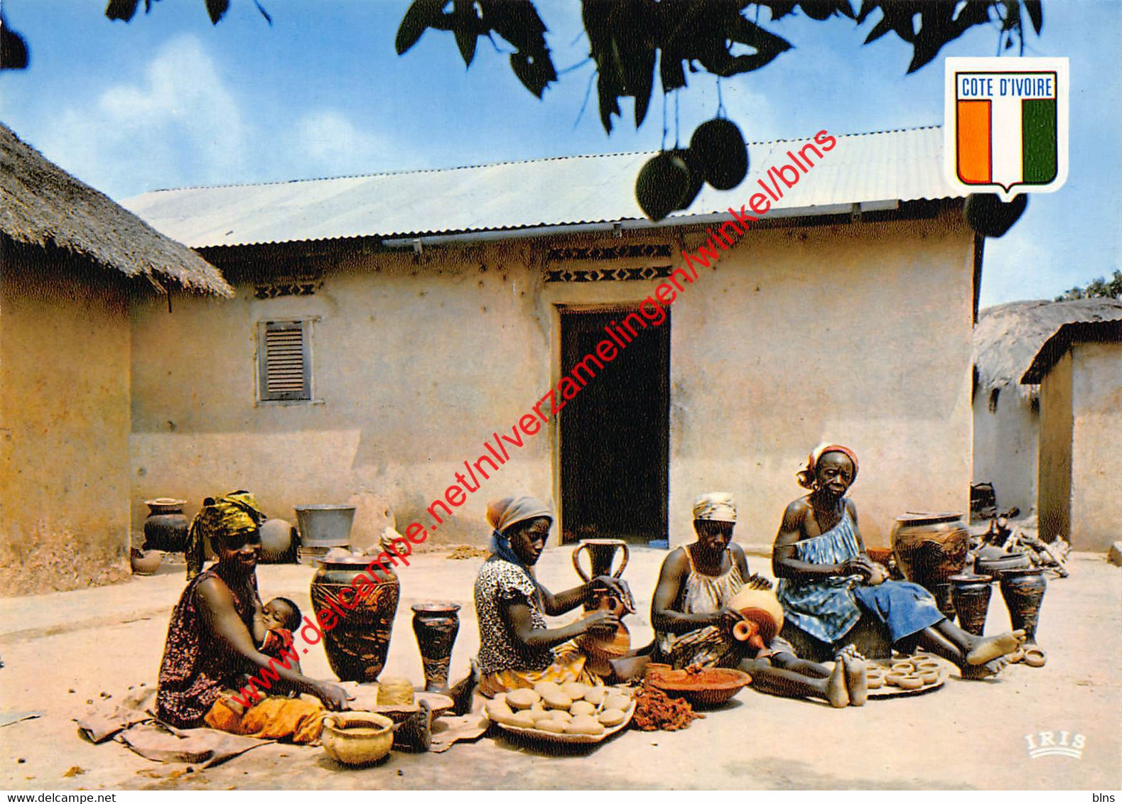 Fabricatin des poteries à Katiola - Côte d'Ivoire Ivory Coast