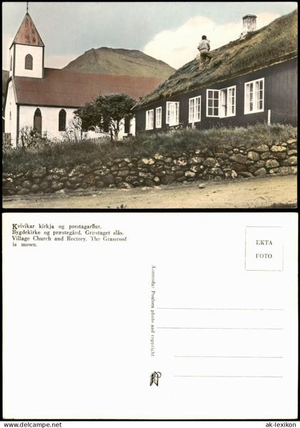 Postcard Kvívík Dorfkirche und Pfarrhof mit Grasdach-Mahd 1960