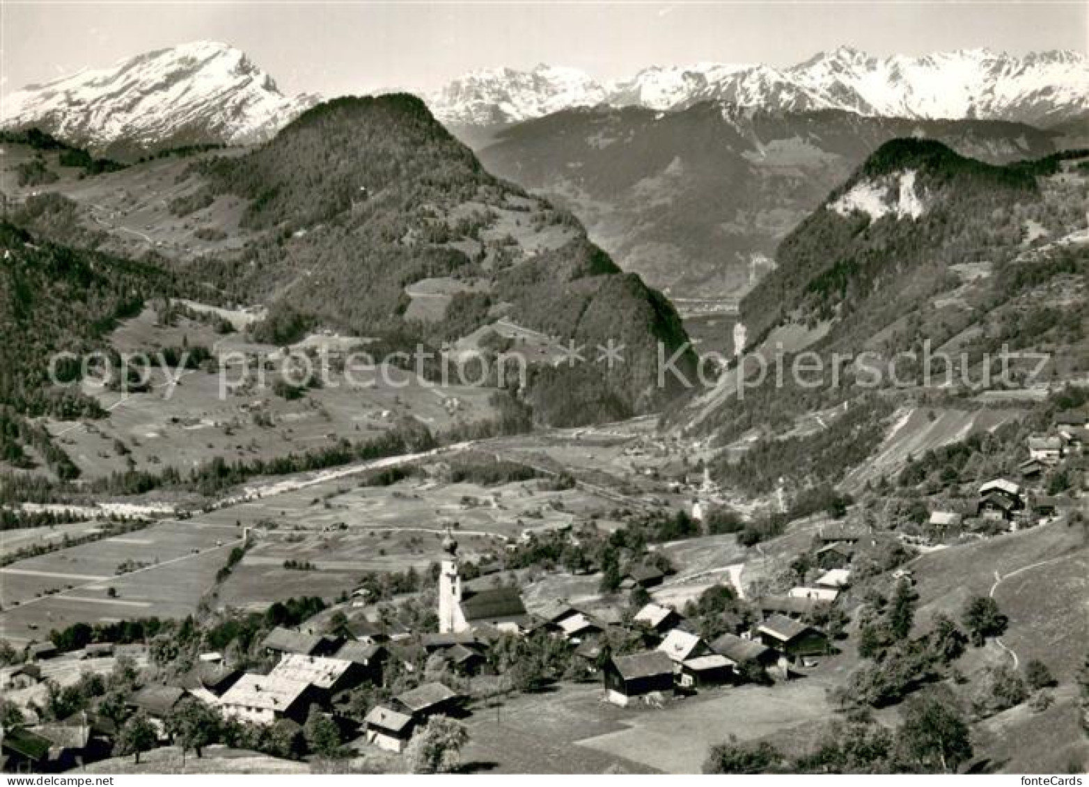 Fanas GR Fliegeraufnahme mit Klus Calanda und Graue Hoerner
