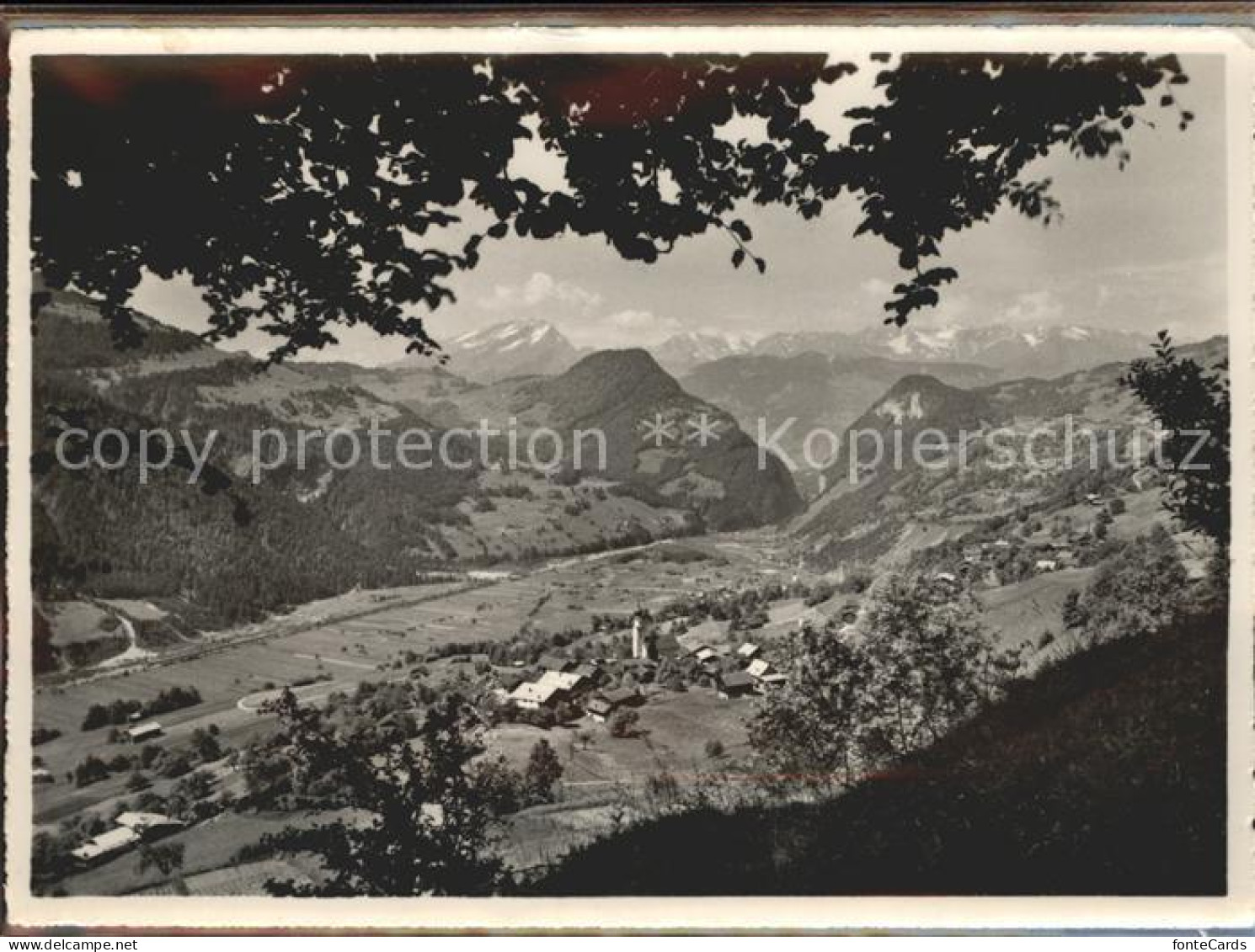 Fanas Panorama gegen Klus Calanda und Graue Hoerner