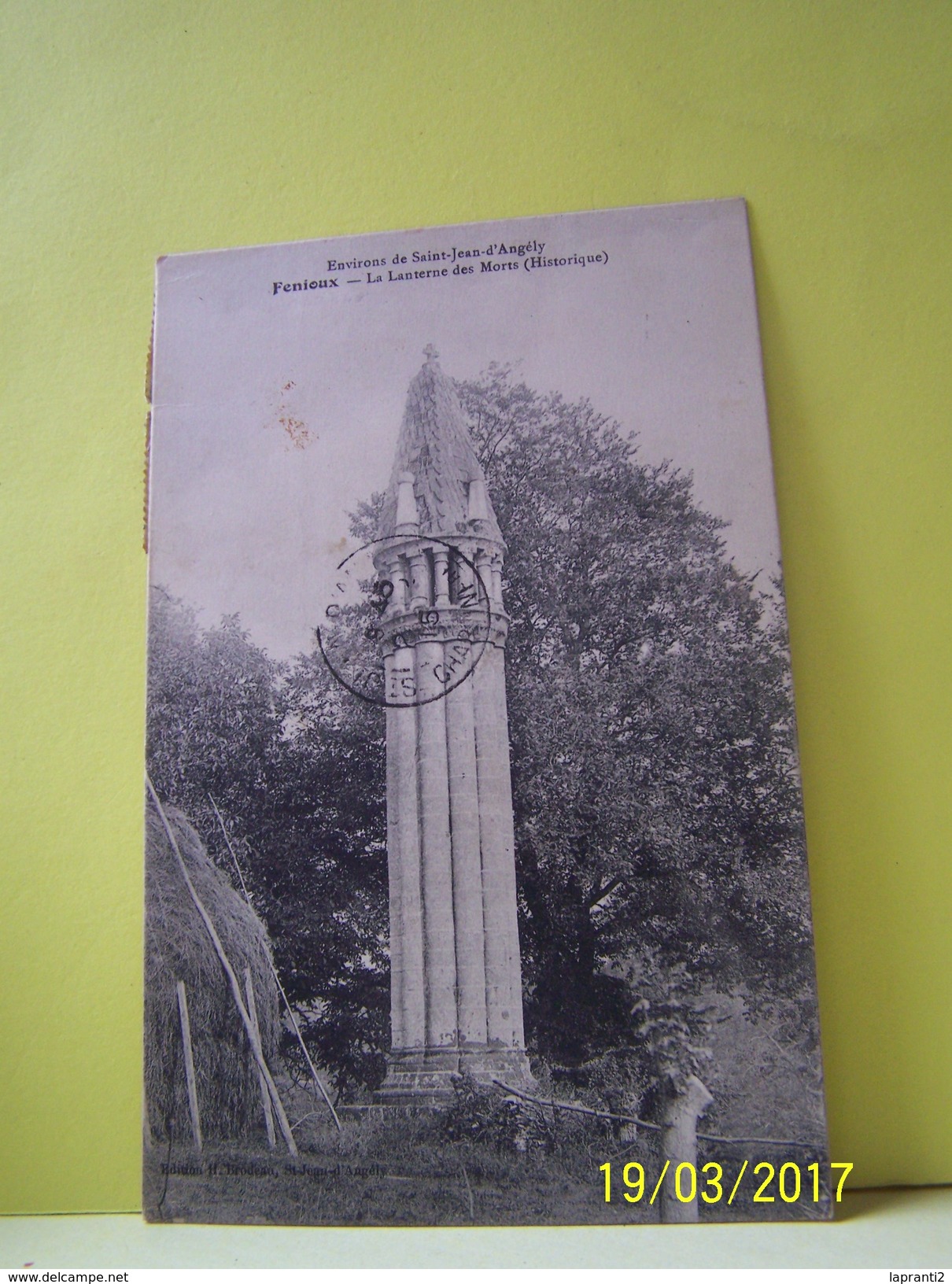 FENIOUX (CHARENTE MARITIME) LA RELIGION. LA LANTERNE DES MORTS.