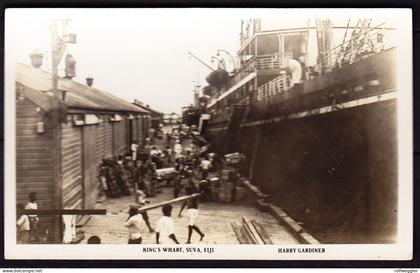 um 1930 ungelaufene Foto AK: King's Wharf (Hafenarbeiter) in SUVA, Fiji