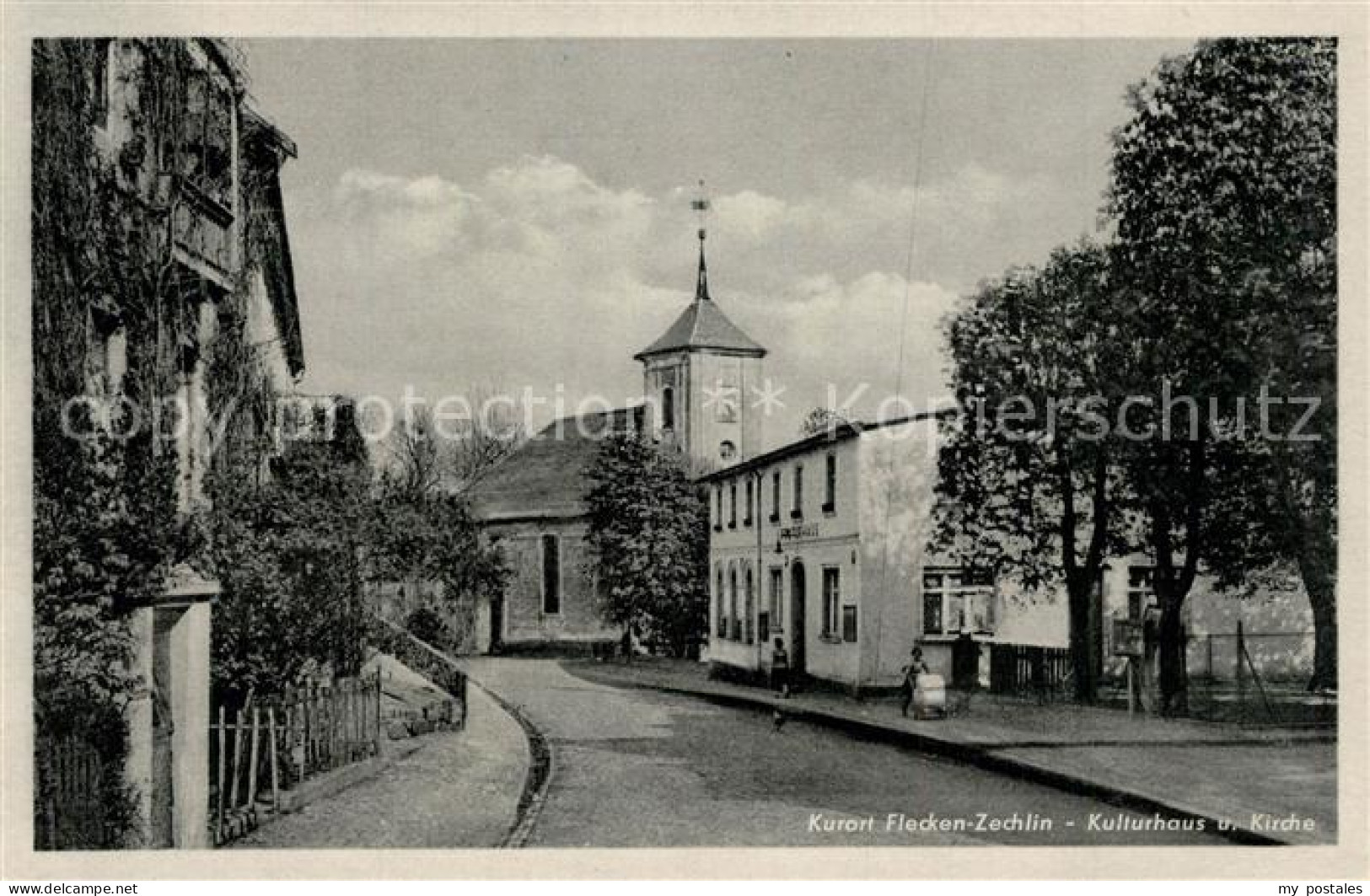 Flecken Zechlin Kulturhaus und Kirche
