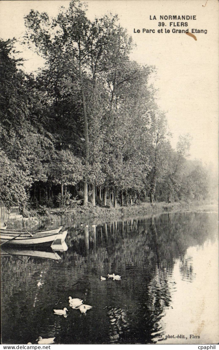 Flers CPA Le parc et le grand etang