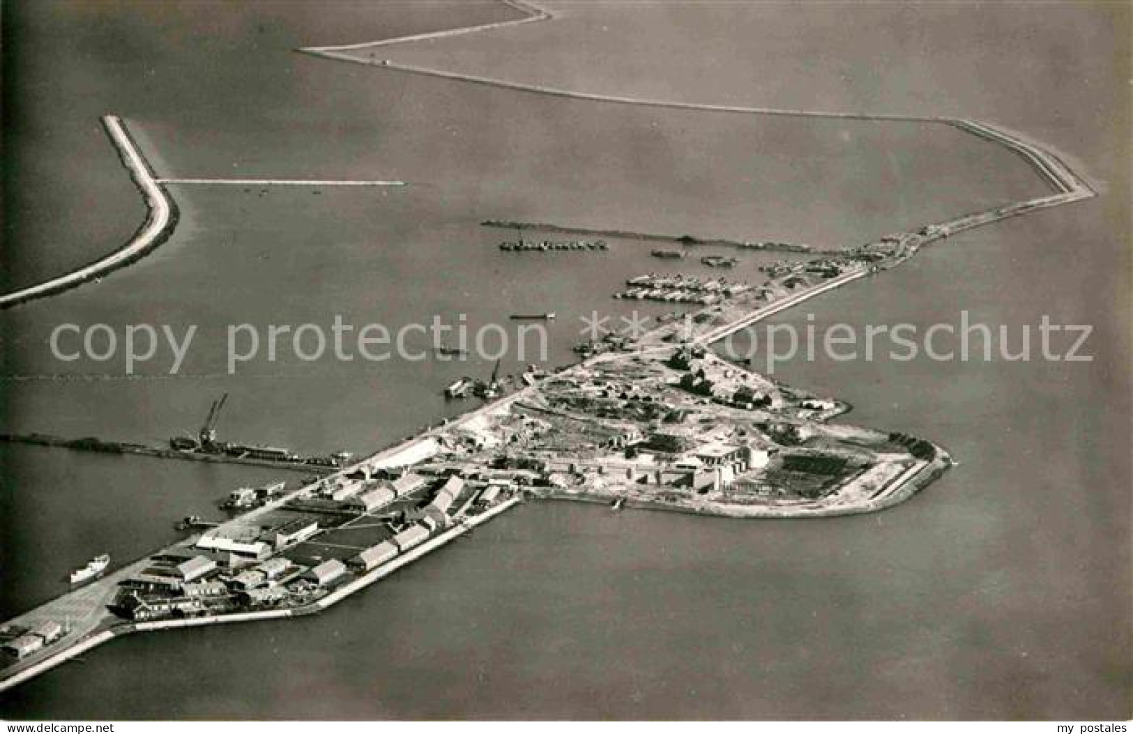 Flevoland Gezicht van het zuiden uit op Lelystad med werkhaven Fliegeraufnahme