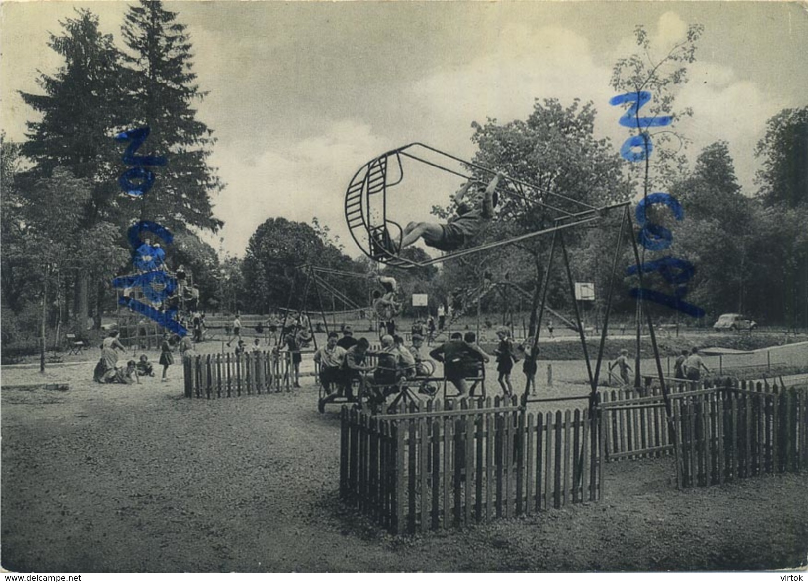 Florennes : jeux d'enfants au parc des Ducs   ( 15 x 10.5 cm grand format )