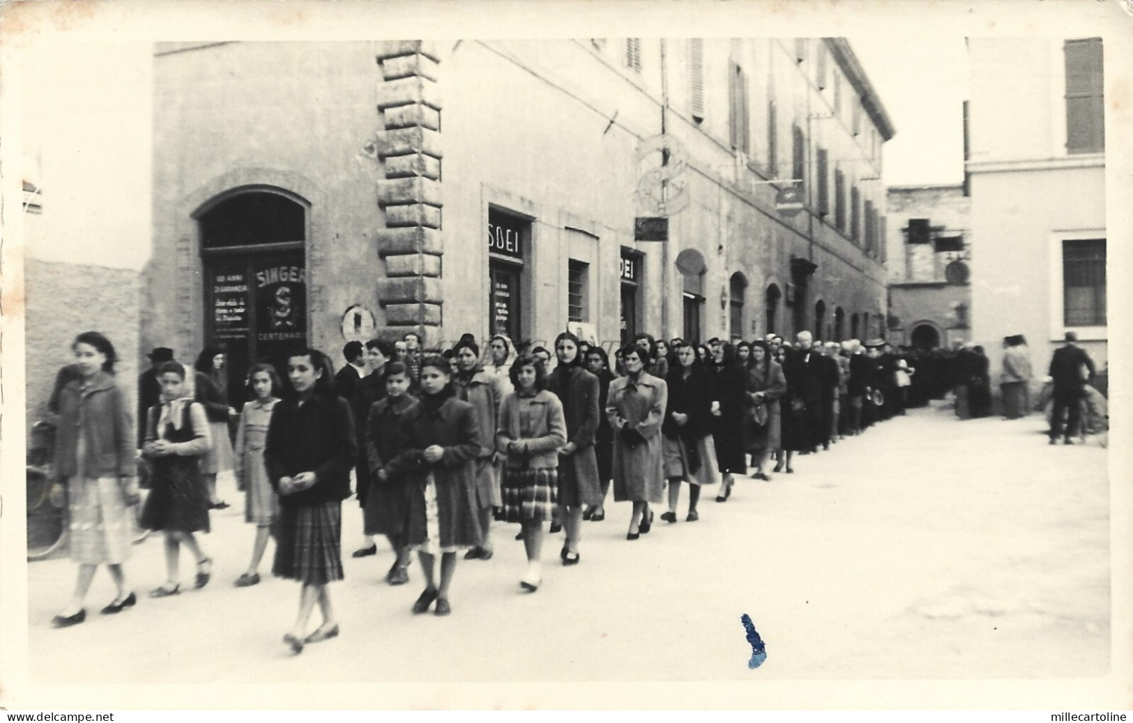 FOLIGNO - Donne in processione - Fotocartolina Cardinali