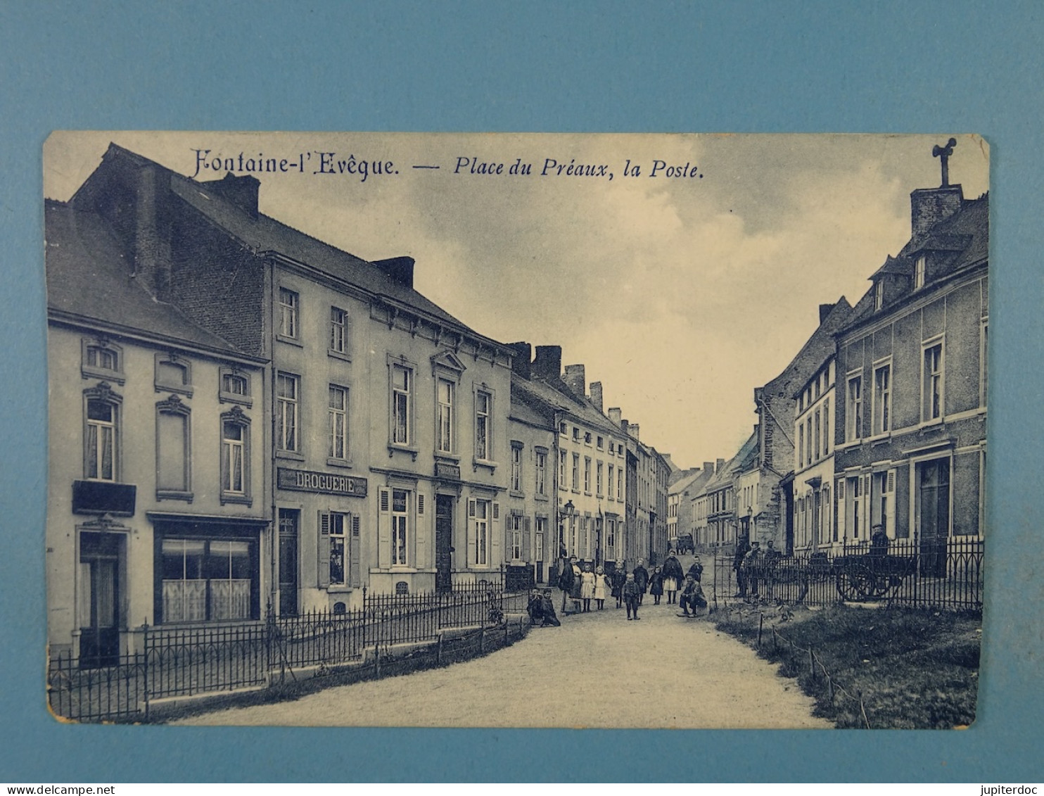 Fontaine-L'Evêque Place du Préaux, la Poste