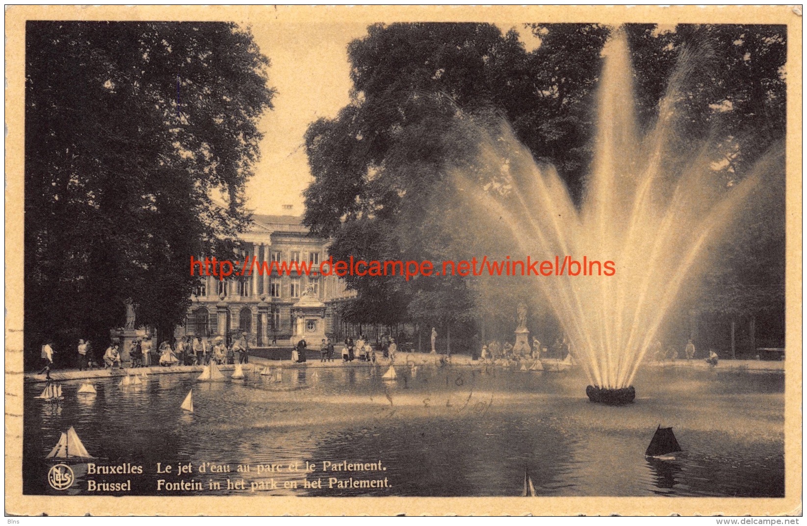 Fontein in het park en het Parlement - Brussel Bruxelles