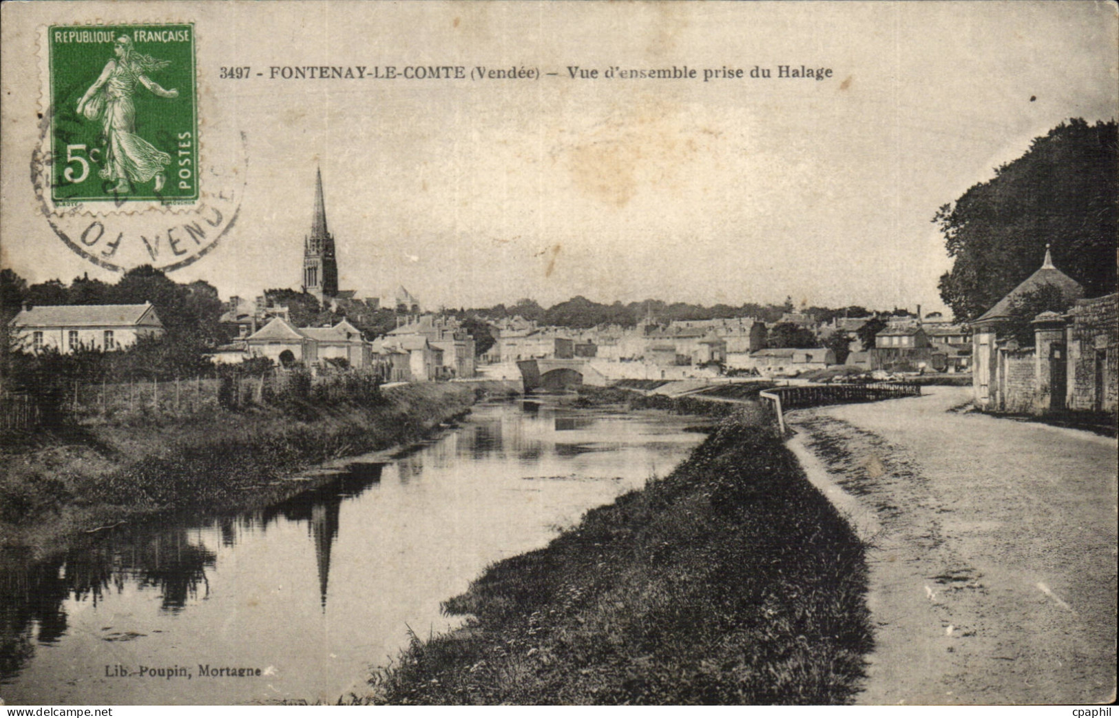 Fontenay le Comte CPA Vue d'ensemble prise du halage