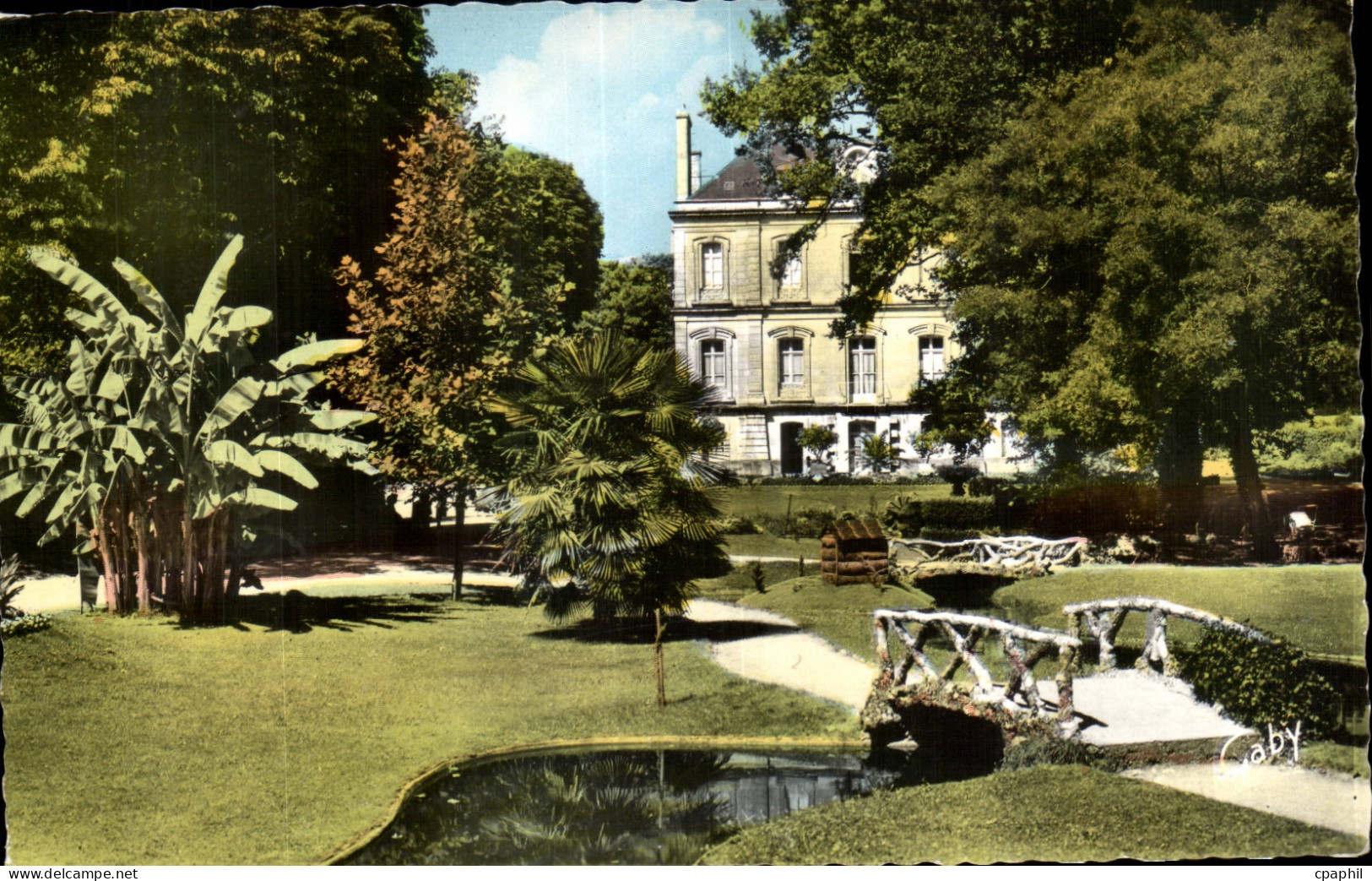 Fontenay le Comte CPM Jardin de l'hotel de ville