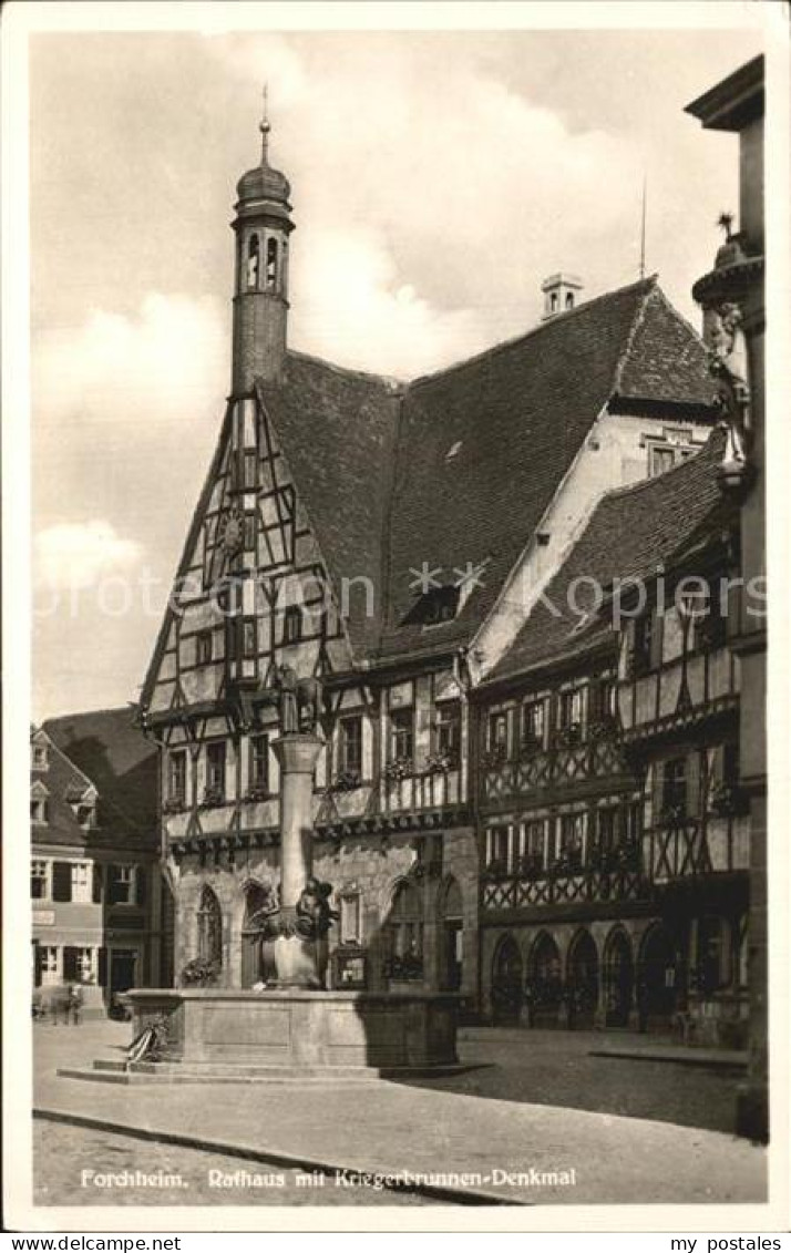 Forchheim Oberfranken Rathaus mit Kriegerbrunnen-Denkmal