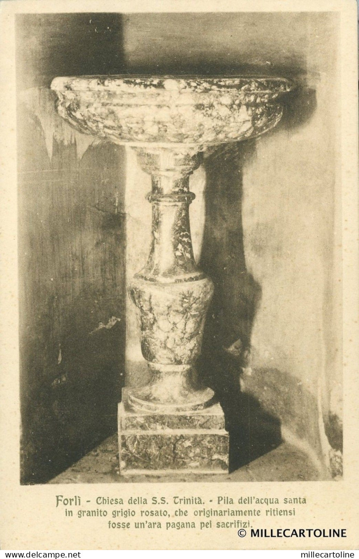 FORLI' - Chiesa della S.S. Trinità - Pila dell'acqua santa in granito Forlì