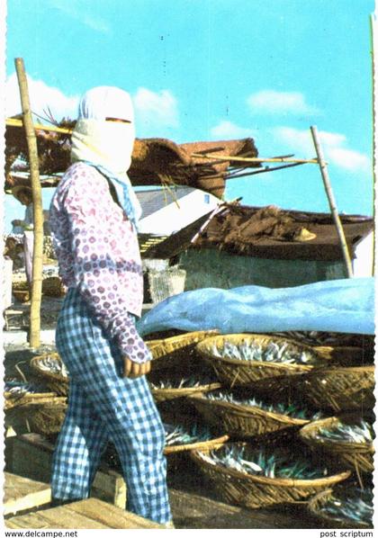 Asie - Formose Pescadores - jeune fille ouvrière