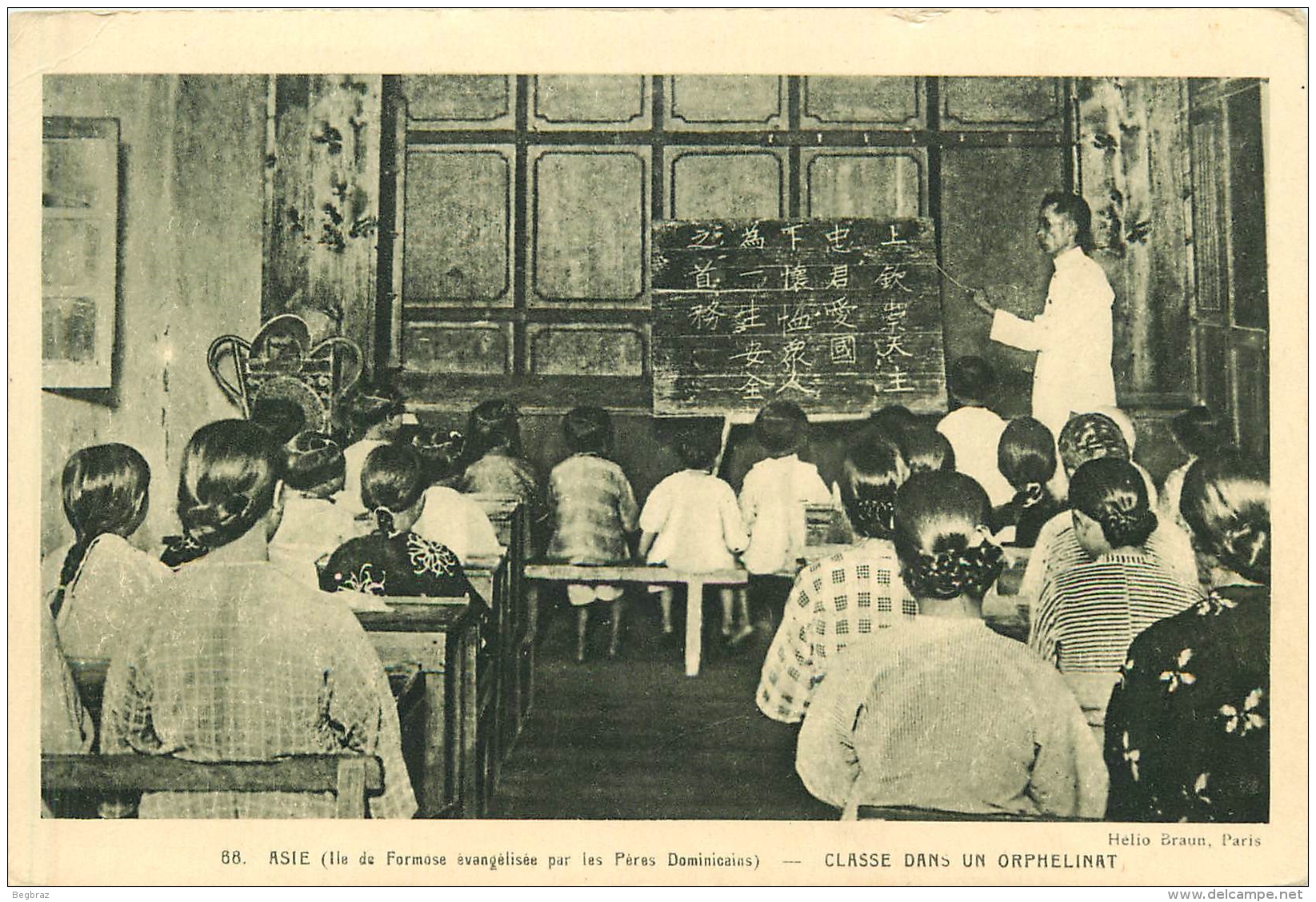 FORMOSE    ECOLE DES PERE DOMINICAINS     ENFANT  PRETRE