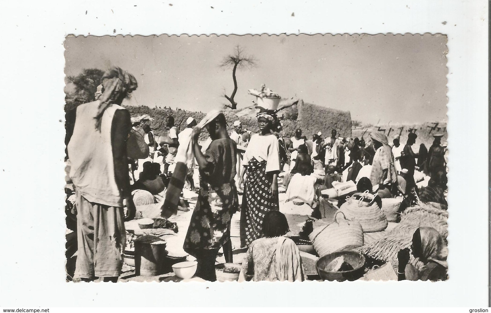 FORT LAMY (TCHAD) 2 MARCHE TCHADIEN (BELLE ANIMATION)