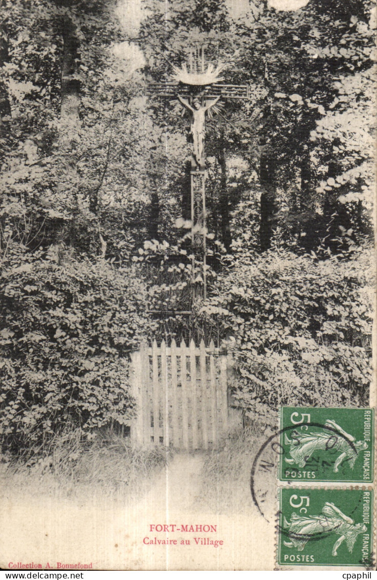 Fort Mahon - Calvaire au Village - CPA